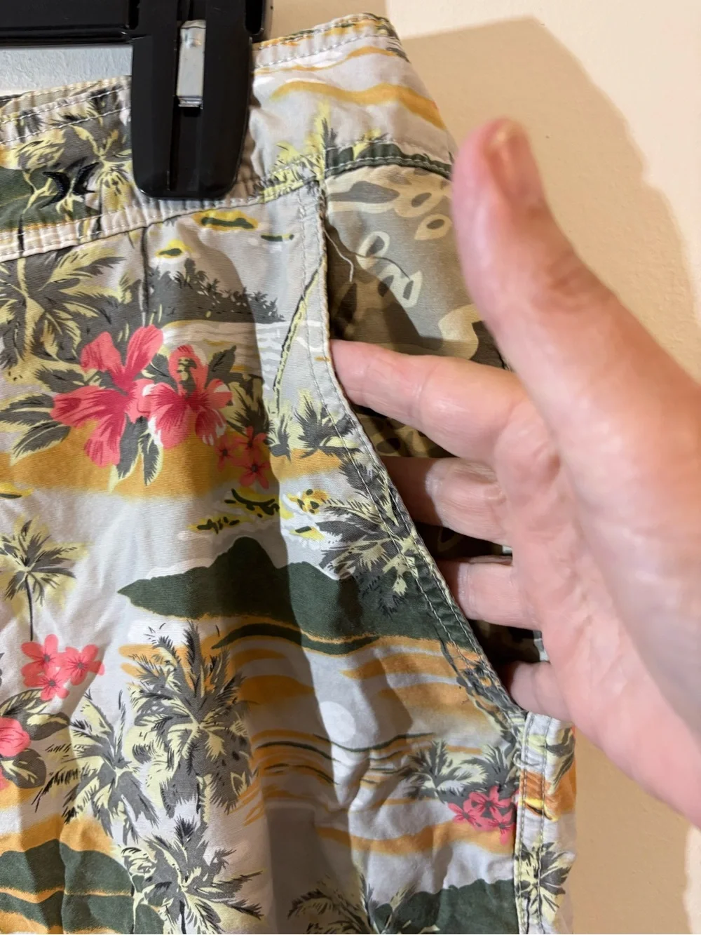 Hurley Men’s Floral Tropical Swim board Shorts White Green Pink Yellow size 36